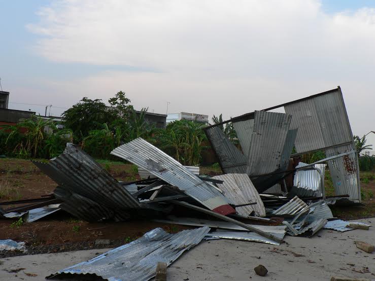 Whirlwind, heavy rain cause damages in Trang Bom