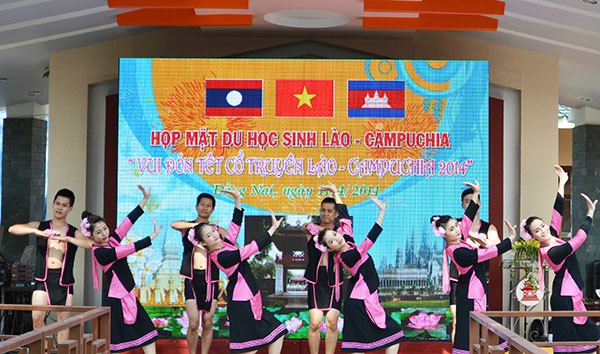 and Cambodian students performed their traditional songs and dances.