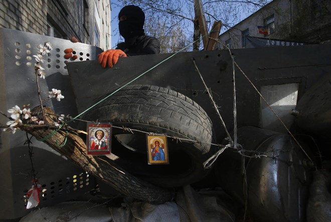 Người biểu tình ủng hộ liên bang hóa tại Ukraine (Nguồn: AFP)