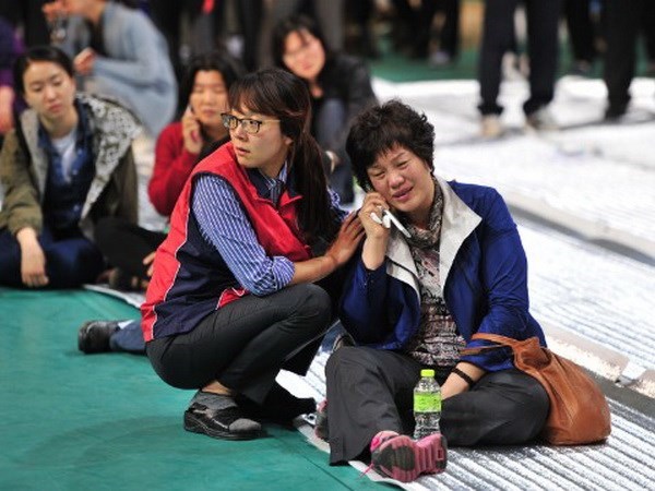 Gia đình của các nạn nhân. (Nguồn: 42kmi.com)