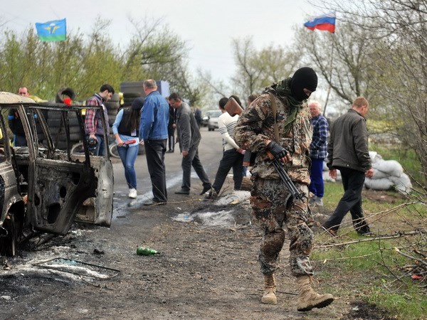 Hiện trường vụ đấu súng gần thành phố Slavyansk ngày 20/4. (Ảnh: AFP/TTXVN)