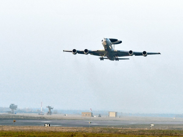 Máy bay trinh sát AWACS của NATO. (Nguồn: AFP/TTXVN)