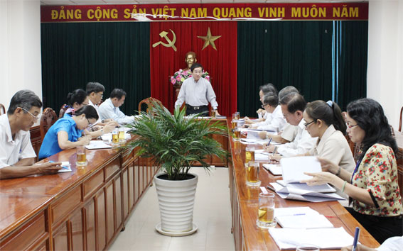 Phó chủ tịch UBND tỉnh Nguyễn Thành Trí chủ trì hội nghị.