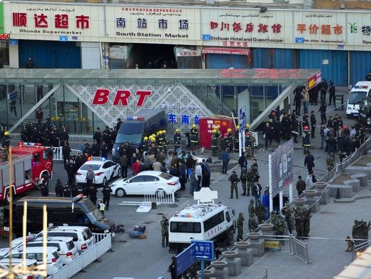 An ninh đưọc siết chặt tại nhà ga tàu hỏa ở Tân Cương (Nguồn: AFP)