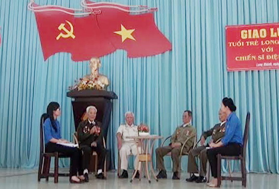 Tuổi trẻ Long Khánh giao lưu với các chiến sĩ Điên Biên