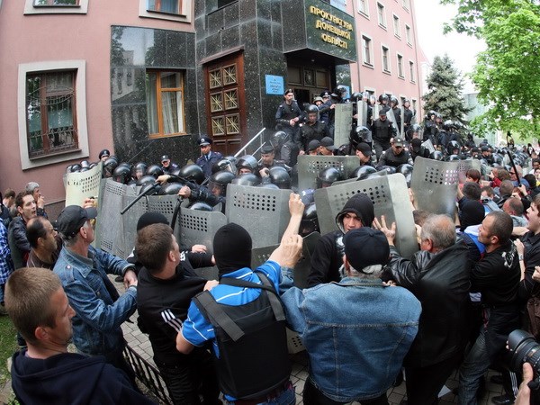 Ukraine: Mạng lưới đường sắt của Donetsk hoàn toàn tê liệt