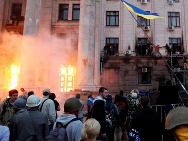 Hiện trường vụ cháy tòa nhà công đoàn ở Odessa. (Nguồn: Reuters)