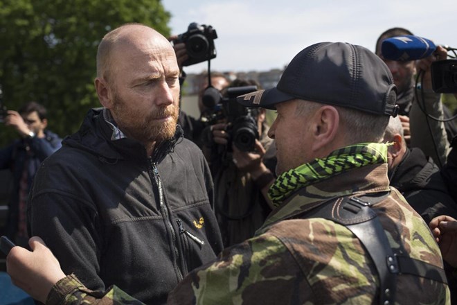 Thị trưởng tự phong của Slavyansk Vacheslav Ponomarev trả tự do cho quan sát viên người Đức Axel Schneider (Nguồn: AP)