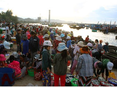 The beach is crowded with traders, fishmongers and boat owners in the morning