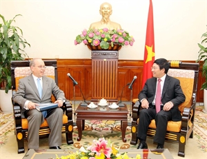 Deputy Prime Minister Pham Binh Minh receives Assistant Secretary of State for East Asian and Pacific Affairs Daniel Russel