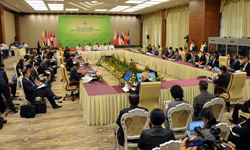 High on the agenda of the 24th ASEAN Foreign Ministers' Meeting in Myanmar on May 10 were East Sea tensions following China's provocation in the area 