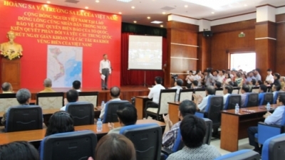 Vietnamese people in Laos oppose China's sovereignty violation