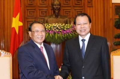 Vietnam helps Laos develop financial sector