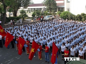 A China-invested factory's workers at a meeting in protest against China's illegal placement of an oil rig in Vietnam's waters.