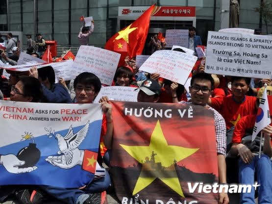 Người Việt tại Hàn Quốc phản đối hành động của Trung Quốc