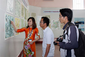 Documents affirming Vietnam's sovereignty over archipelagos on display