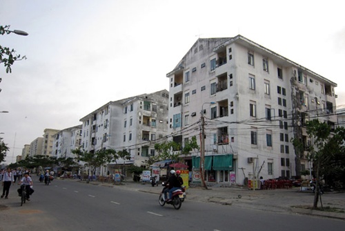 A low-income residential area in Son Tra District, Da Nang City. Home buyers will soon be able to mortgage houses they are going to buy, known as "future assets", to get housing loans.