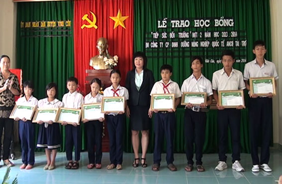 Giving scholarships to AO/dioxin-affected students
