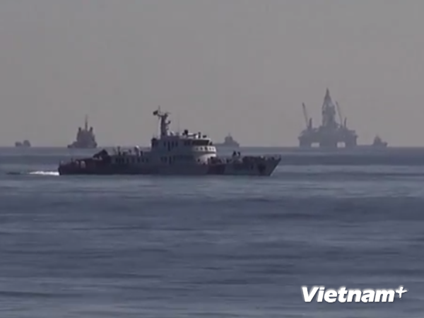 Cận cảnh tàu Trung Quốc xâm phạm biển Việt Nam. (Ảnh: Vietnam+)