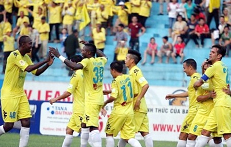 Team spirit: Defending champions Ha Noi T&T celebrate winning against Da Nang. They are aiming to remain on top of the V-League this weekend. 