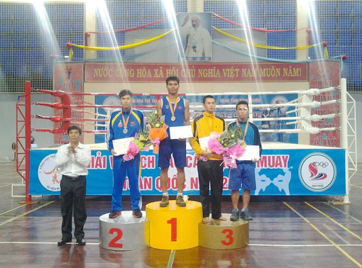Võ sĩ Điểu Văn Sang nhận HCV hạng cân 71kg nam.