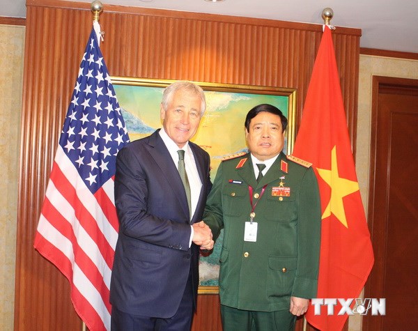Bộ trưởng quốc phòng Việt Nam và Mỹ gặp gỡ tại Shangri-La