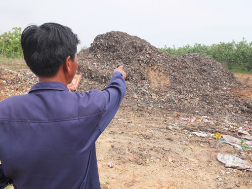 Khổ vì bãi rác tạm