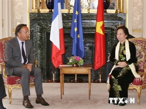 Vice President Doan meets senior French officials on ties