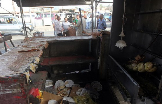 Hiện trường vụ đánh bom tại khu vực Ur, phía Đông Baghdad, ngày 8/6. (Nguồn: AFP/TTXVN)