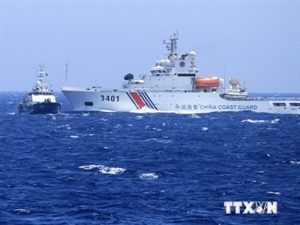 A Chinese coast guard vessel deliberately rammed into the left side of a Vietnamese coast guard ship 