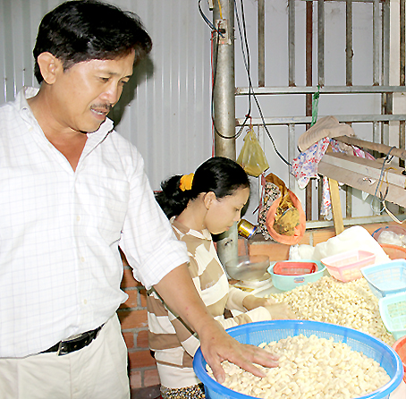 Làm giàu nhờ chế biến điều