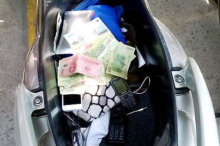 Để tài sản có giá trị trong cốp xe là tạo điều kiện để kẻ gian trộm cắp. (ảnh mang tính minh họa).