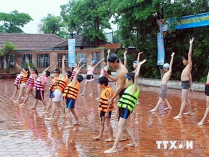 Teaching children to swim 