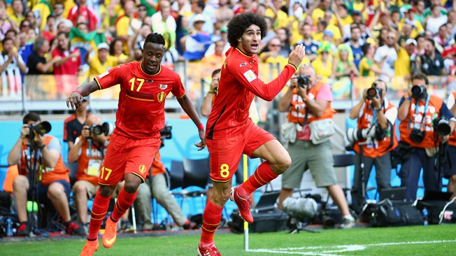 Fellaini (8) vui mừng sau bàn gỡ hòa