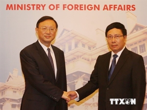  Deputy Prime Minister and Foreign Minister Pham Binh Minh receives Chinese State Councillor Yang Jiechion (Photo: VNA)