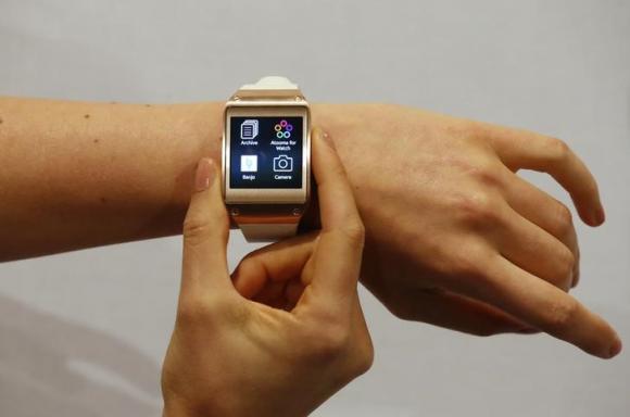 Apple, Google, Samsung vie to bring health apps to wearables