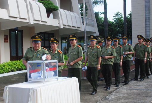Dong Nai Police raises Truong Sa fund