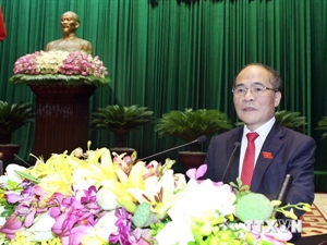 National Assembly Chairman Nguyen Sinh Hung addresses the closing ceremony of the seventh session of the 13th National Assembly. 