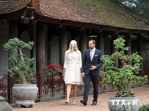 Crown Prince of Norway Haakon Magnus and Crown Princess Mette Marit visit the Temple of Literature 
