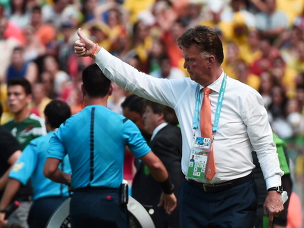 Louis van Gaal được ca ngợi là "thiên tài" khi bỏ van Persie