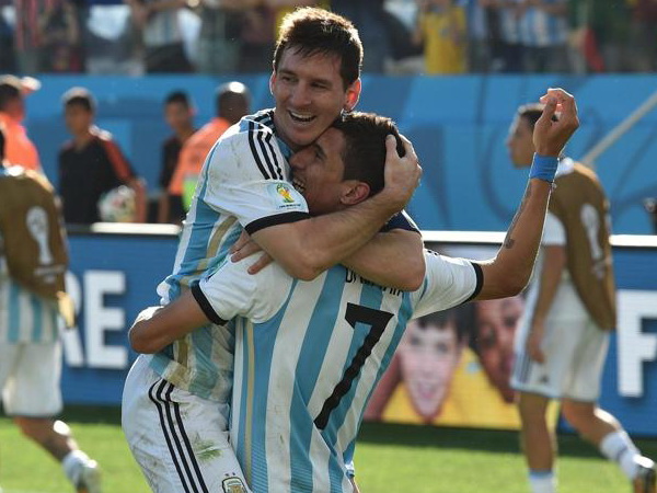 "Song sát" Messi-Di Maria giúp Aregntina chiến thắng nhọc nhằn