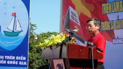 Deputy Chairman of Quang Ngai provincial People’s Committee, Pham Nhu So calling local people to protect the countrys sovereignty over sea and islands