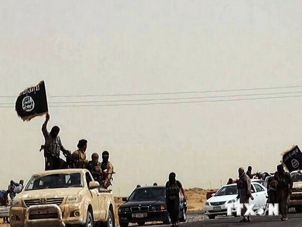 Phiến quân thuộc Nhà nước Hồi giáo Iraq và Cận đông (ISIL) tại một vị trí ở tỉnh Salaheddin, Iraq ngày 14/6. (Nguồn: AFP/TTXVN)