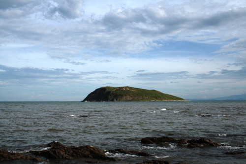 Discover bird's nest islands in Vietnam