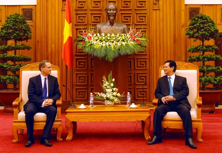 PM hails Vietnam ties with UK, Poland