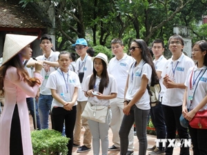 Summer camp arouses youngsters' love of homeland