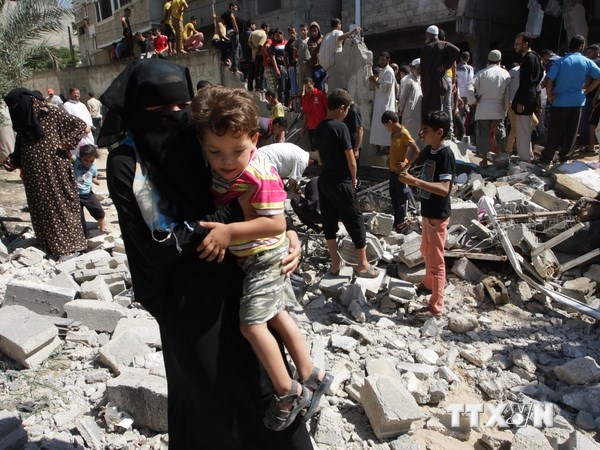 Cảnh đổ nát sau vụ không kích của Israel xuống thị trấn Khan Yunis, Dải Gaza ngày 8/7. (Ảnh: AFP/TTXVN)