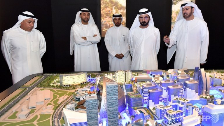 Dubai to build climate-controlled "city", largest mall