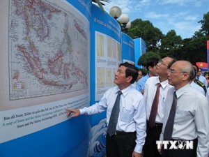 Poster exhibition on Vietnam's sea, island sovereignty opens