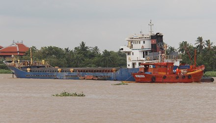 Damaged ship anchored in Dong Nai